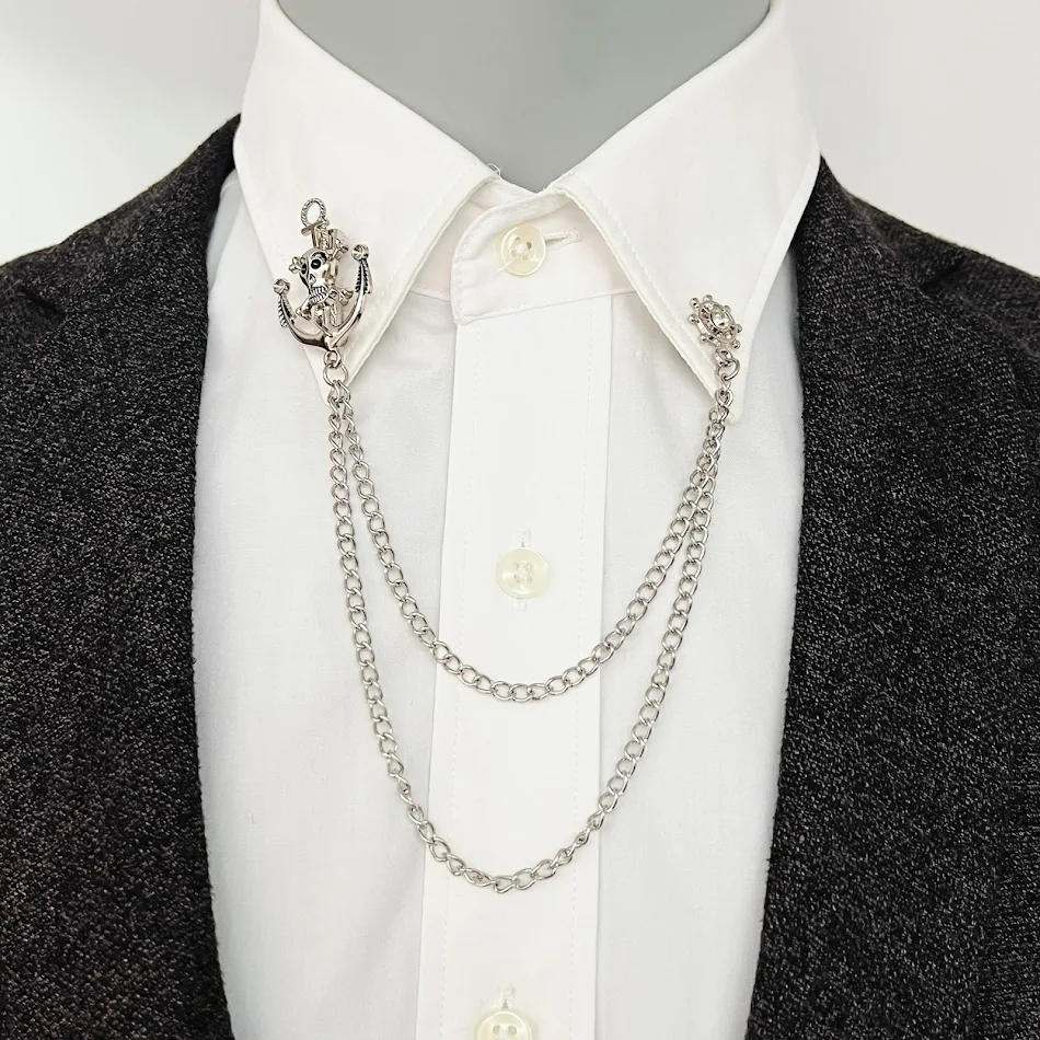 Ornament Mode Kwastjes Ketting Pak Broche Vest. Voeg een vleugje elegantie toe aan je outfit met deze stijlvolle accessoire.