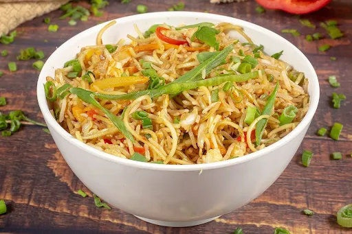 Chicken Schezwan Noodles [600 Ml]