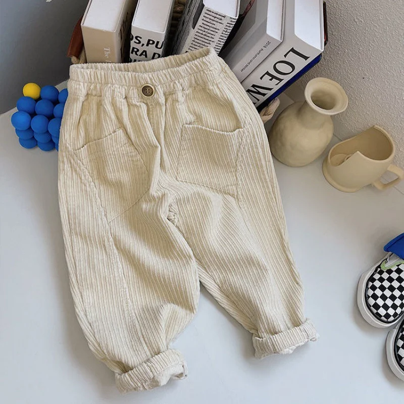 Kinderbroek van katoen corduroy herfst en winter Comfortabele en warme broek voor kinderen. Perfect voor koude dagen en om lekker in te spelen.