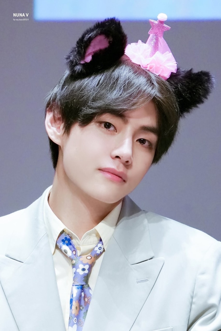 Just 10 Gifs Of Bts S V Being The Cutest Baby Bear Alive Kpoplover