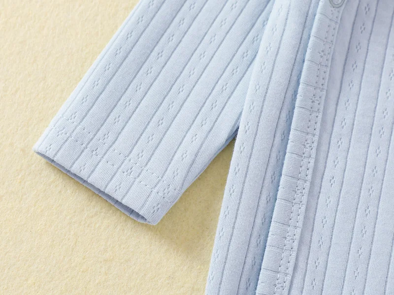 Barboteuse bébé combinaison manches longues, confortable et douce. Parfaite pour les journées et les nuits, idéale pour votre bébé.
