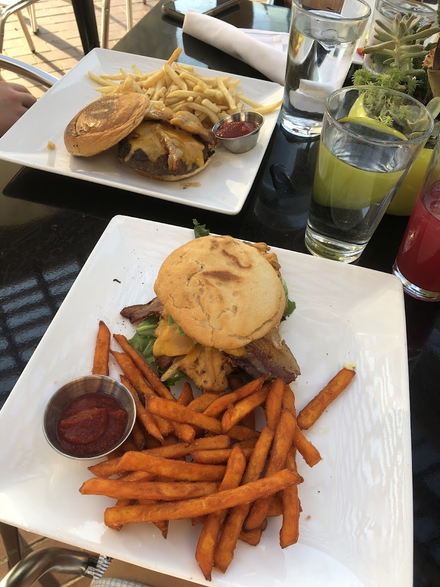 The best gluten free fried chicken sandwich I’ve ever had. Sweet potato fries were also amazing. I had a gluten free cocktail (can’t remember the exact name) Along with three gluten free desserts yum