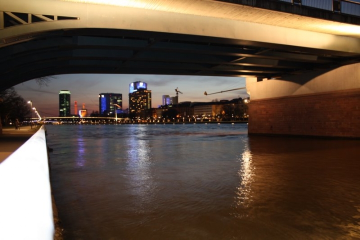 In mezzo scorre il fiume di Nancy