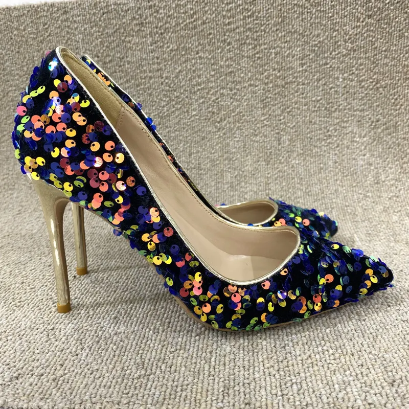 Kleurrijke kralen pumps met puntige stiletto hakken voor beroemdheden, perfect voor een glamoureuze look