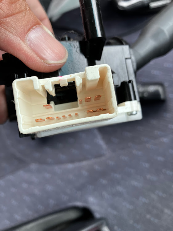 ハイゼットカーゴのフォグ付きライトスイッチ・アトレーワゴン用流用・ポン付け？・HB21Sフロントバンパーフォグ付き・要ります？に関するカスタム事例の投稿画像3枚目