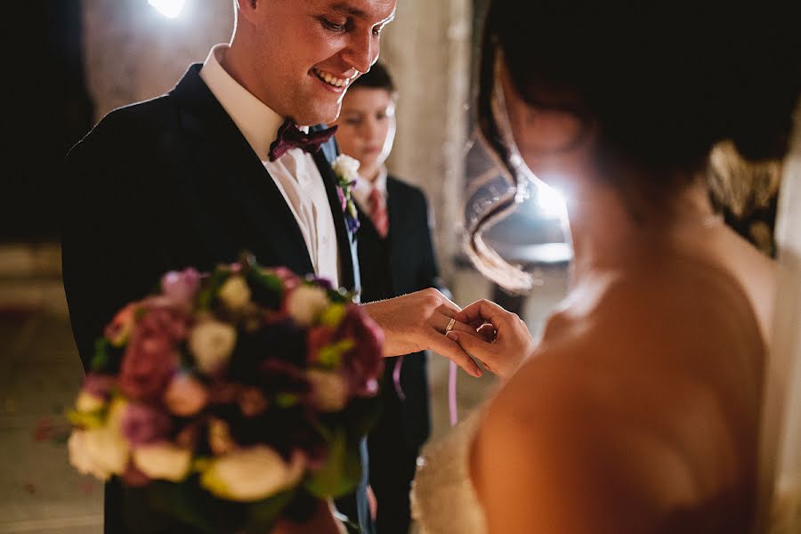 Fotógrafo de casamento Artem Rozanov (railwayboy). Foto de 2 de dezembro 2015