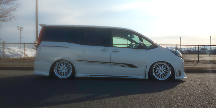 ノアのエアロレス仕様・WORK VSXX・TL北海道に関するカスタム事例の投稿画像3枚目