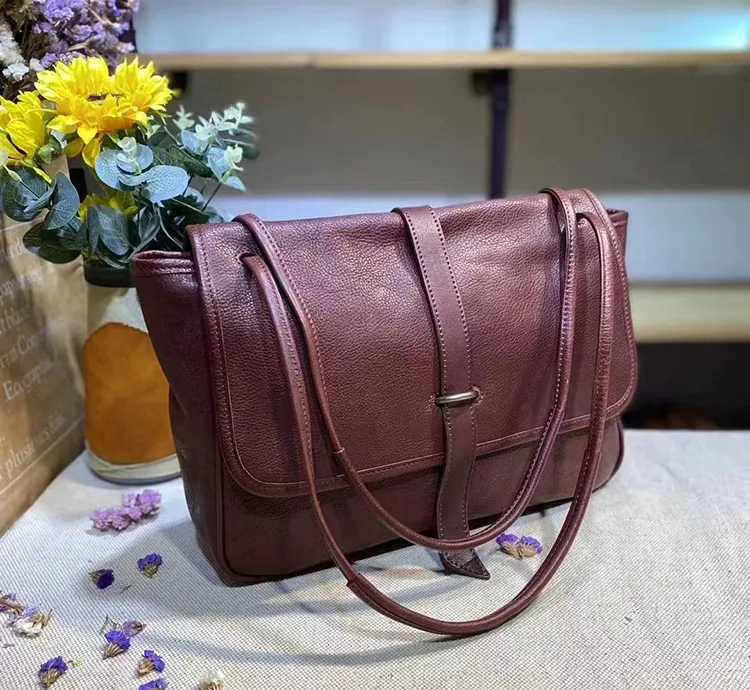 Sac bandoulière rétro en cuir tanné végétal, grande capacité. Parfait pour le travail, les études et les voyages.