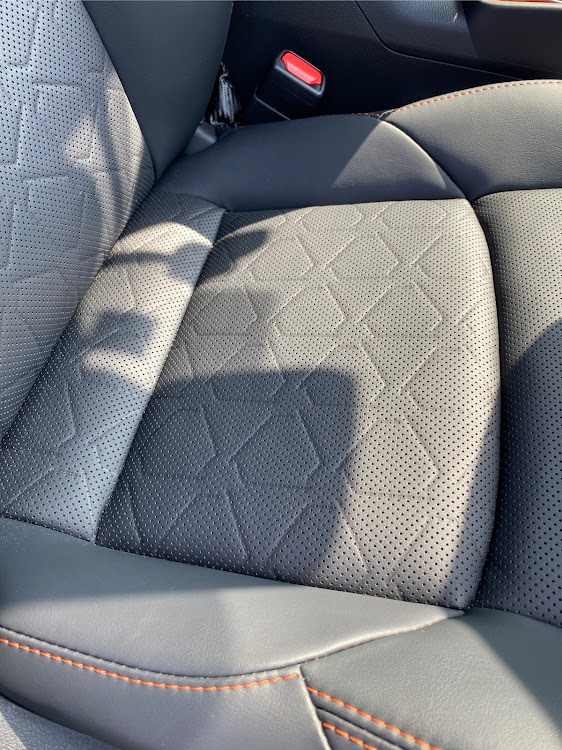 RAV4のシート交換に関するカスタム事例の投稿画像1枚目