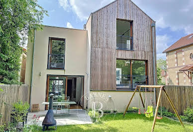 House with garden and terrace 8