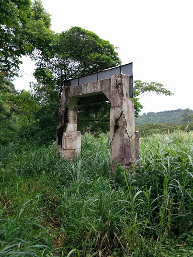 Base De Antiguo Puente Peatonal