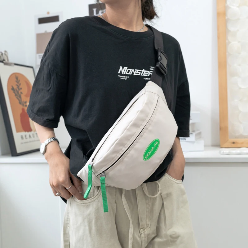 Sac banane en cuir léger, sportif et décontracté, sacoche bandoulière idéale pour le sport et le quotidien, pratique et confortable.