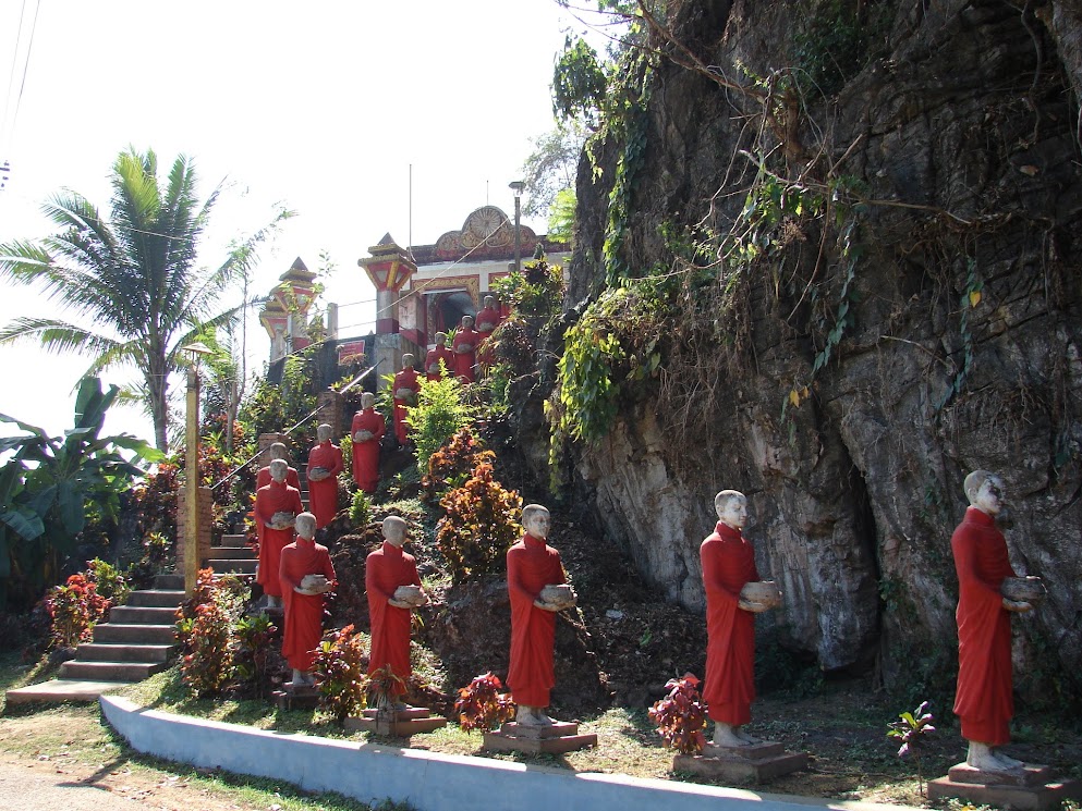 KAW KA THAUNG CAVE 