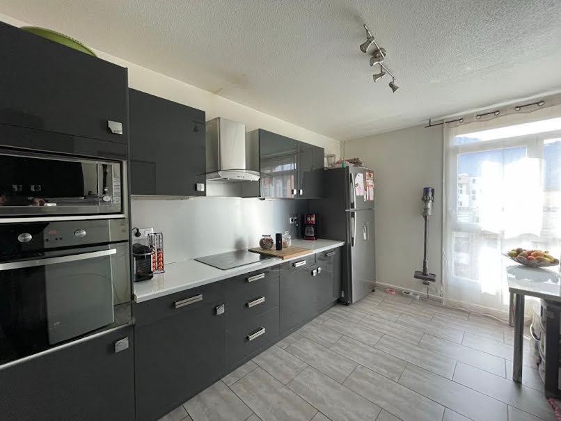 Vente appartement 5 pièces 106 m² à Echirolles (38130), 169 000 €