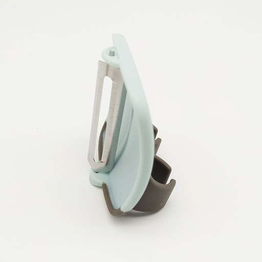Title 7, Stainless Steel Vegetable and Fruit Peeler Effo...