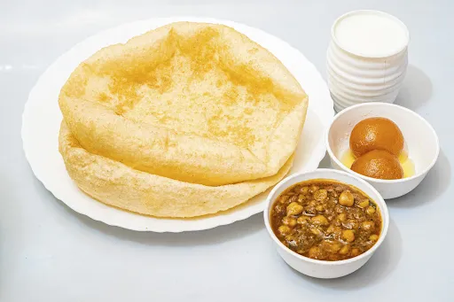 Chole Bhature Combo [Serves 2]