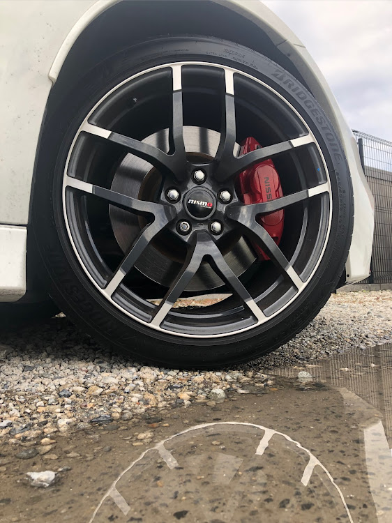 フェアレディZのいいねコメありがとう💕・日産　NISMO・歴代のホイール見てみたい・愛車の為に頑張る💪・現場女子に関するカスタム事例の投稿画像1枚目