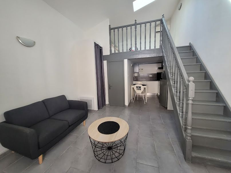 Location meublée appartement 2 pièces 24.61 m² à Nimes (30000), 464 €