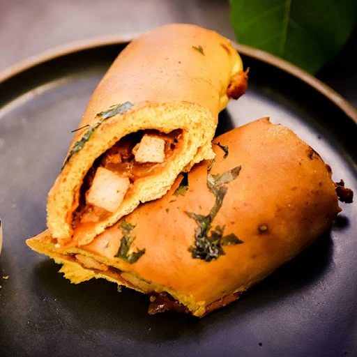 Chilly Paneer Baked Roll