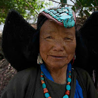 una nonna ai confini col tibet di 