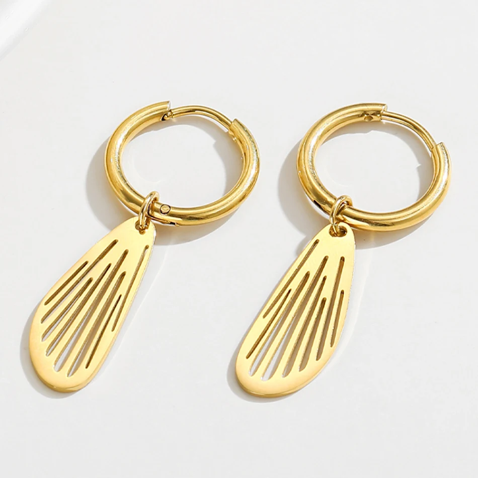 Boucles d'oreilles femme en acier titane, design simple et élégant, parfaites pour un usage quotidien, hypoallergéniques et durables.
