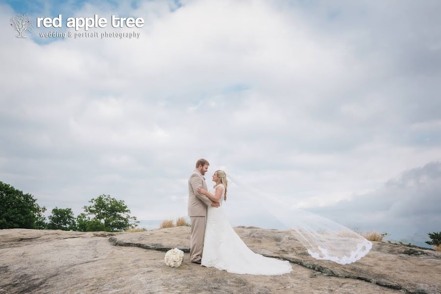 Wedding photographer Crystal Carson (redappletree). Photo of 29 July 2022