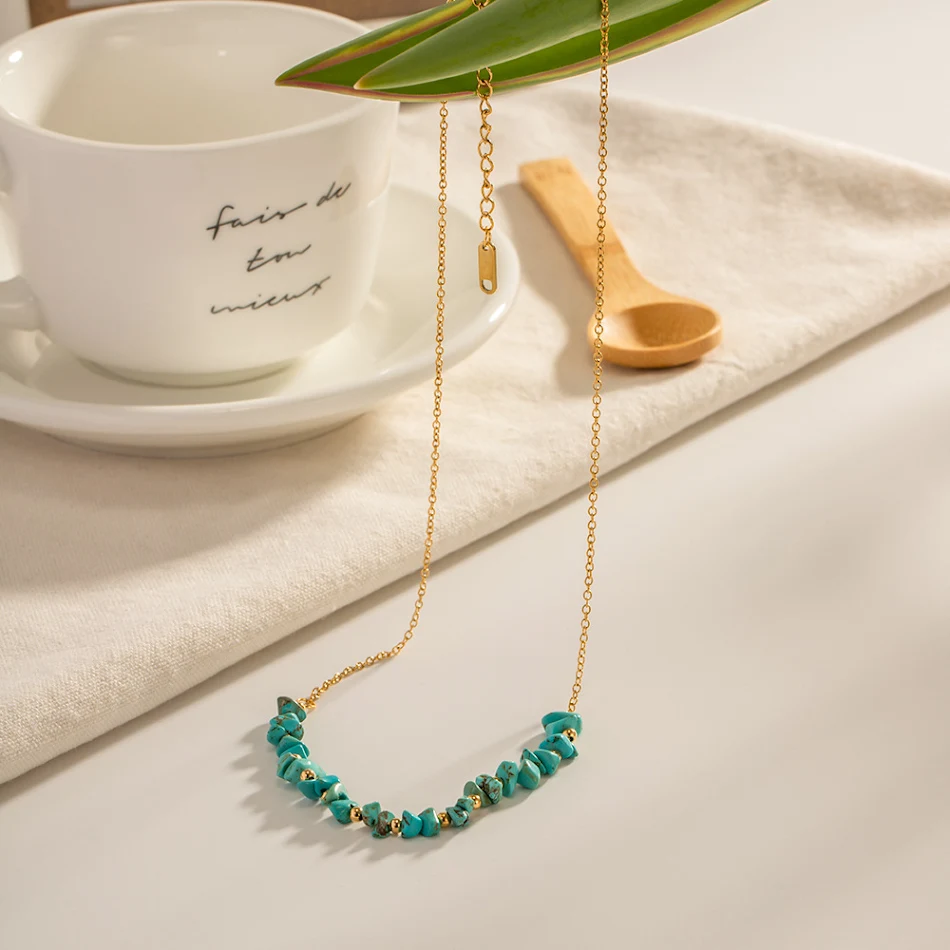 Collier pendentif en pierre naturelle turquoise en acier inoxydable – Un bijou élégant et résistant pour toutes vos tenues.