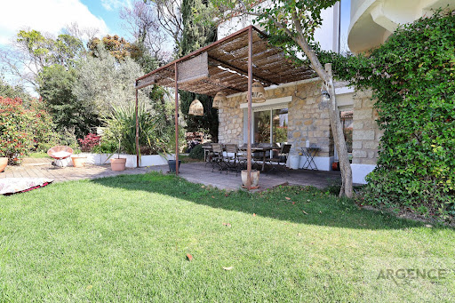 Maison avec piscine et terrasse 2