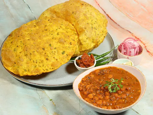 Methi Choley Bhature (2 Pcs Methi Bhature)