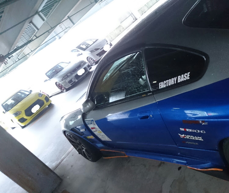 シルビアのルビットタウン中津川・立体駐車場は盛れる・オールジャンルでもいいんです！・一角だけ異様な光景(笑)・平和なパーキングに響くエキゾーストに関するカスタム事例の投稿画像3枚目