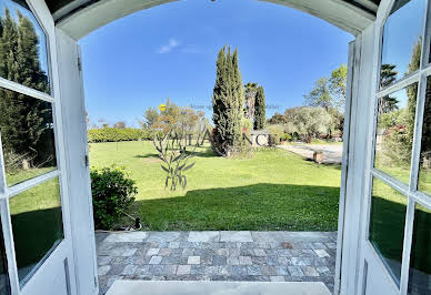 Maison avec piscine et terrasse 1