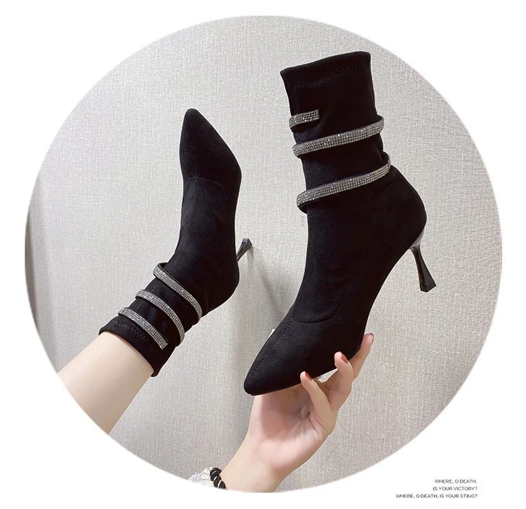 Botas de Moda Pontudas Salto Alto Francês com Strass Sapatos Femininos para um Look Sofisticado e Elegante. Perfeitas para Festas e Ocasiões Especiais.