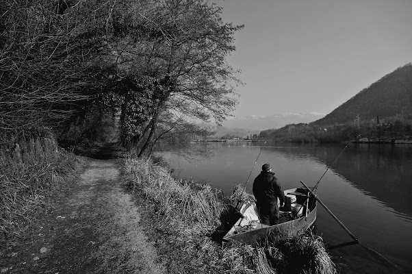 Il pescatore solitario di nessuno