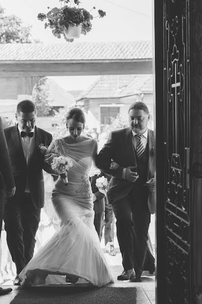 結婚式の写真家Iulia Șanta (iuliasanta)。2018 10月31日の写真