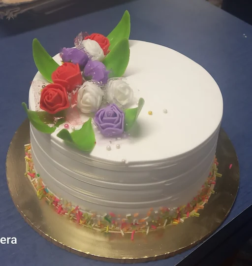 Valentine Special White Beauty Rose Day Cake