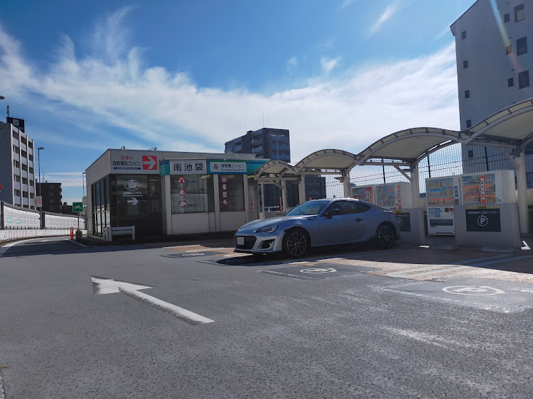 BRZの秋晴れの空・首都高・南池袋PAに関するカスタム事例の投稿画像1枚目