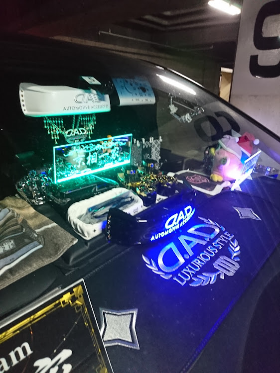 ヴェルファイアの京相一家・内装紹介・LEDイルミネーションに関するカスタム事例の投稿画像2枚目