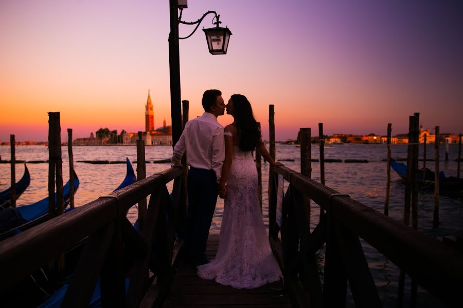 Fotógrafo de casamento Taya Kopeykina (tvkopeikina). Foto de 19 de março 2017