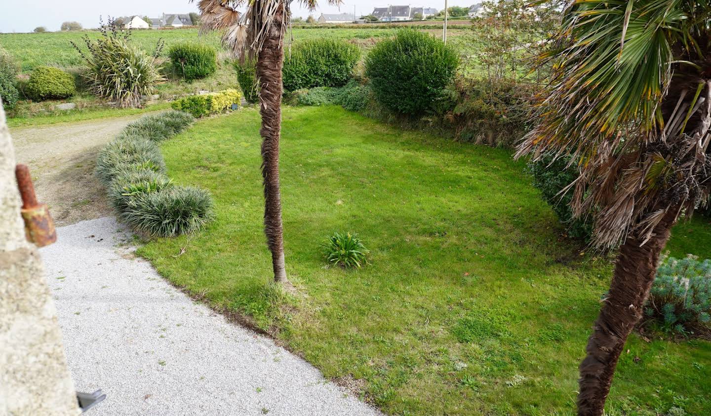 Propriété en bord de mer avec jardin Cléder