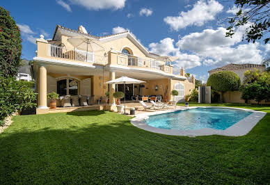 Villa with pool and terrace 17