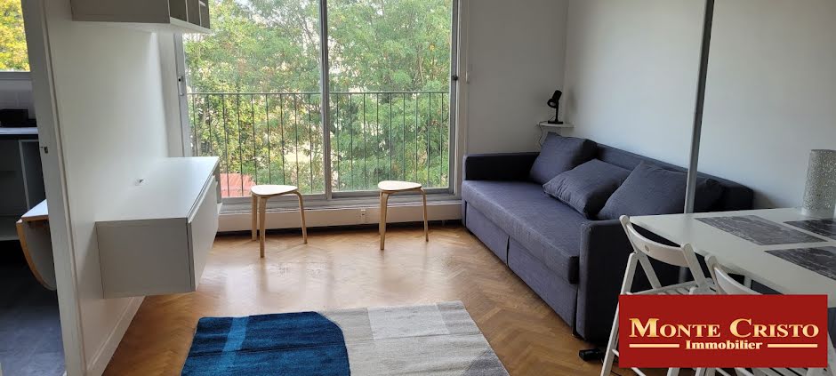 Location meublée appartement 1 pièce 29 m² à Versailles (78000), 930 €