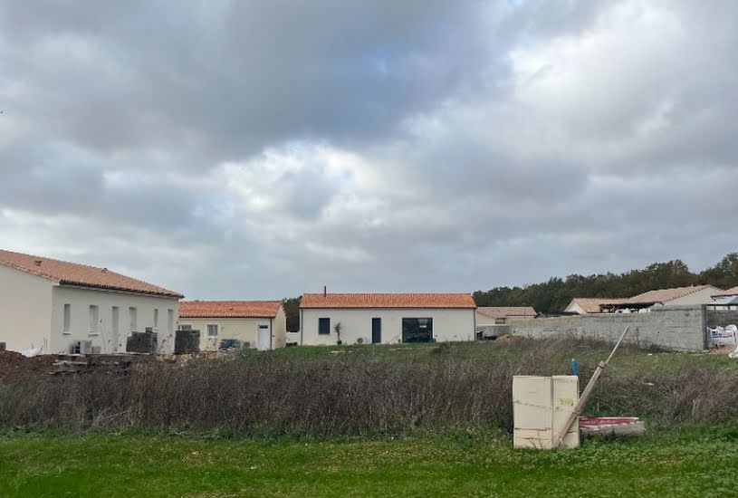  Vente Terrain + Maison - Terrain : 666m² - Maison : 120m² à La Couronne (16400) 