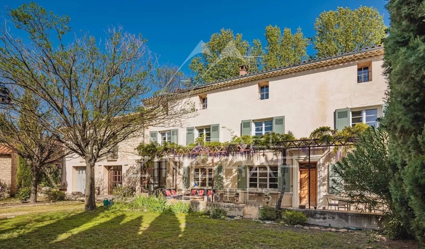 Propriété avec piscine L'Isle-sur-la-Sorgue