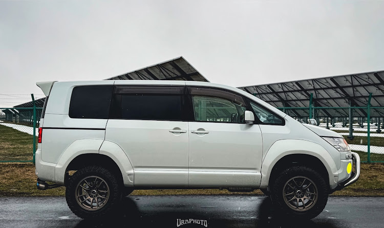 デリカD:5のデリカD:5・雨の日の1枚・洗車・workwheels・work Emotionに関するカスタム事例の投稿画像2枚目