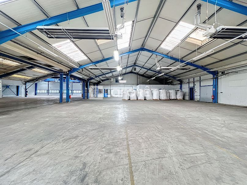 Location  locaux professionnels  4500 m² à Angers (49000), 10 000 €