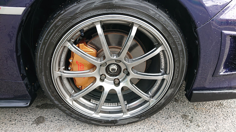 インプレッサ WRX STIのホイール交換・タイヤ交換に関するカスタム事例の投稿画像1枚目