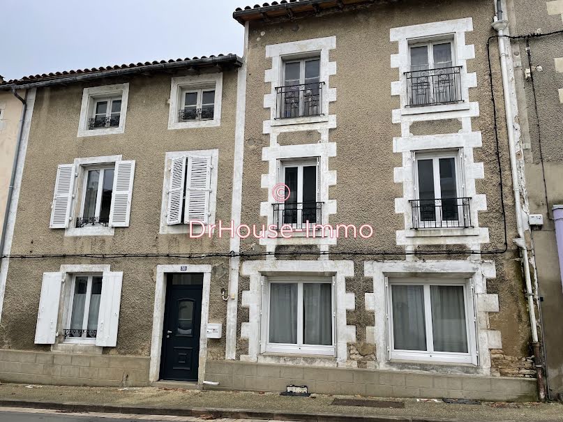 Vente maison 7 pièces 248 m² à Couhé (86700), 298 000 €