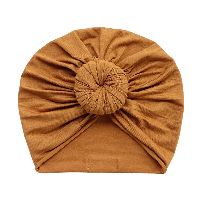 Chapeau de bébé mignon avec police fine et protection. Protégez votre bébé avec style et confort grâce à ce chapeau adorable et léger.