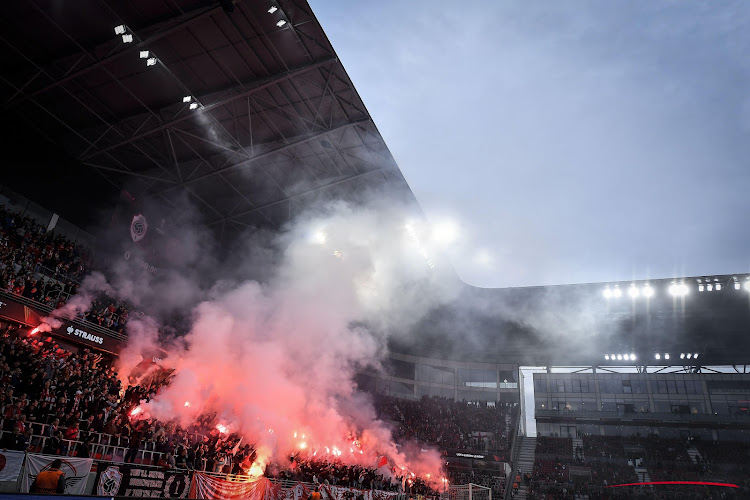 📷  Match achter gesloten deuren voor Antwerp? Vuurpijlen, voetzoekers en geweld na het tegendoelpunt