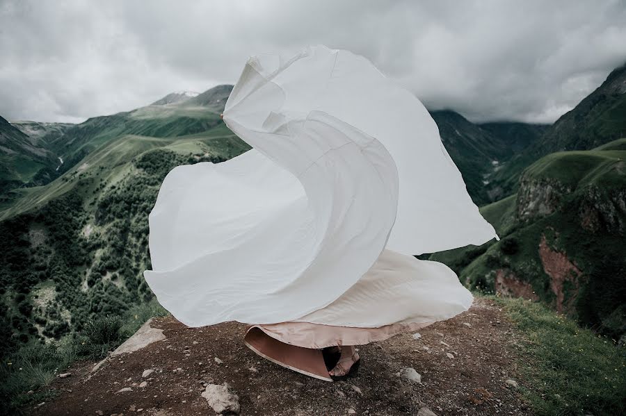 Pulmafotograaf Egor Matasov (hopoved). Foto tehtud 1 juuni 2023